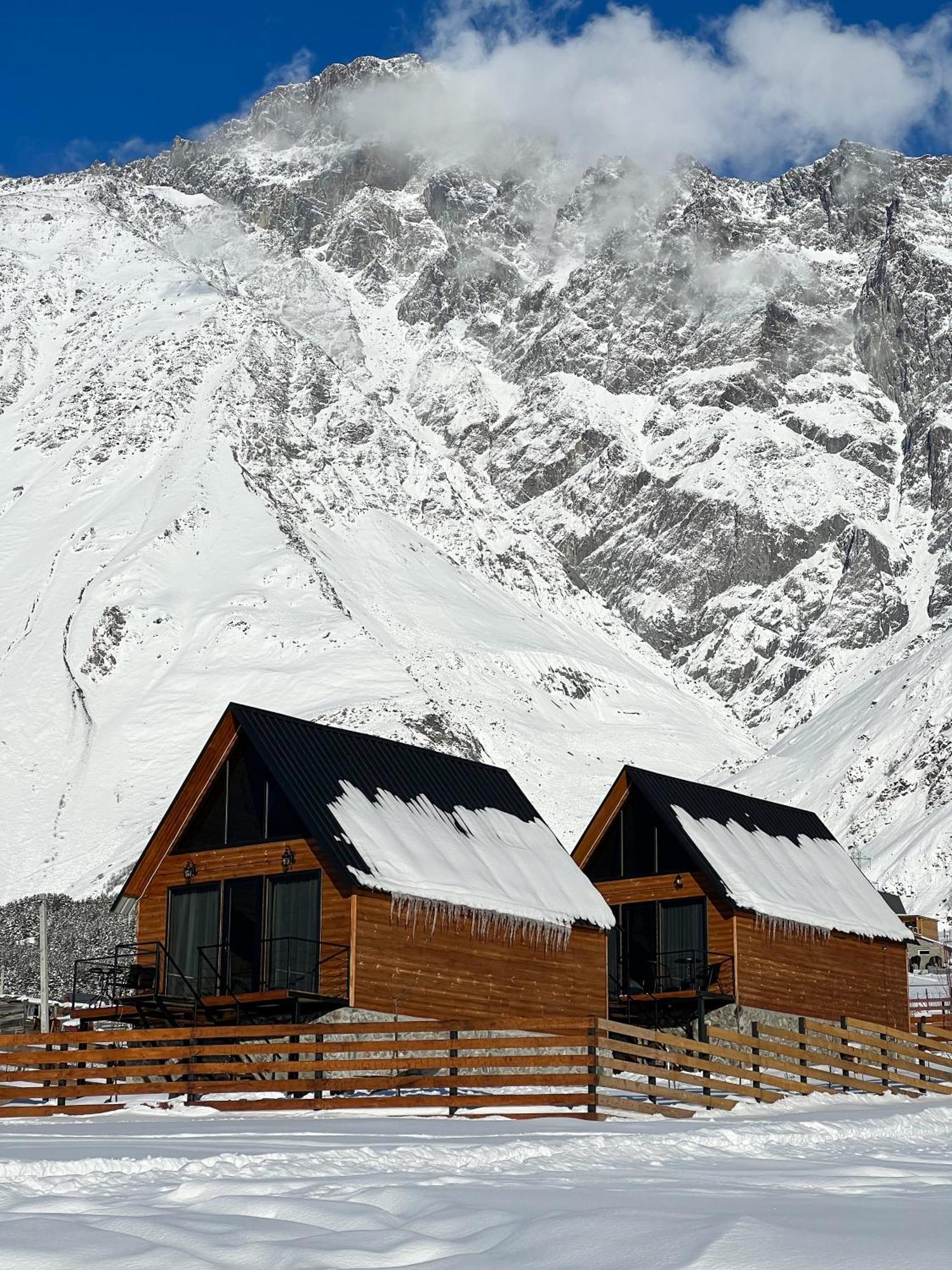 Traveler'S Cottages In Kazbegi المظهر الخارجي الصورة