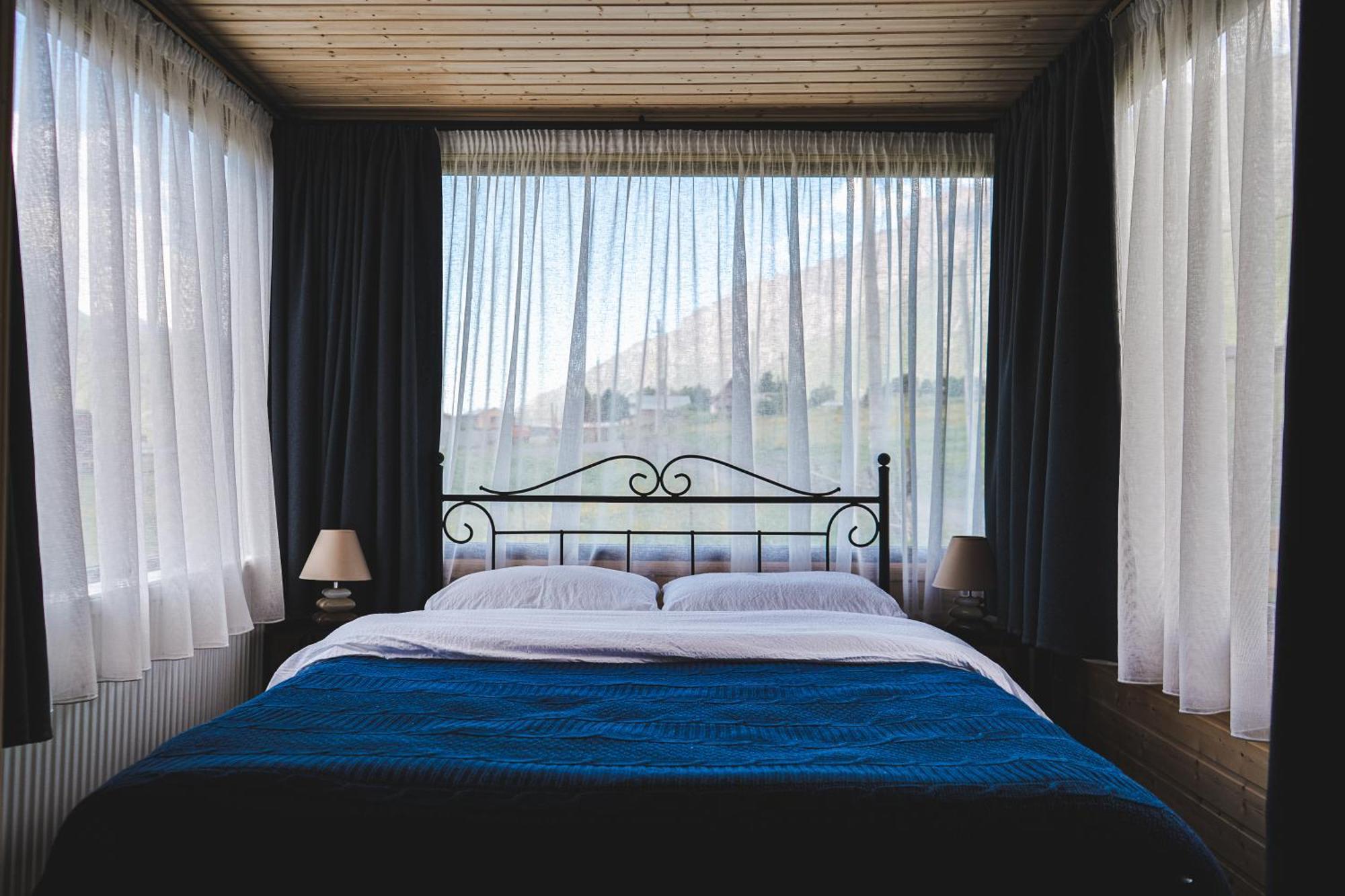 Traveler'S Cottages In Kazbegi المظهر الخارجي الصورة