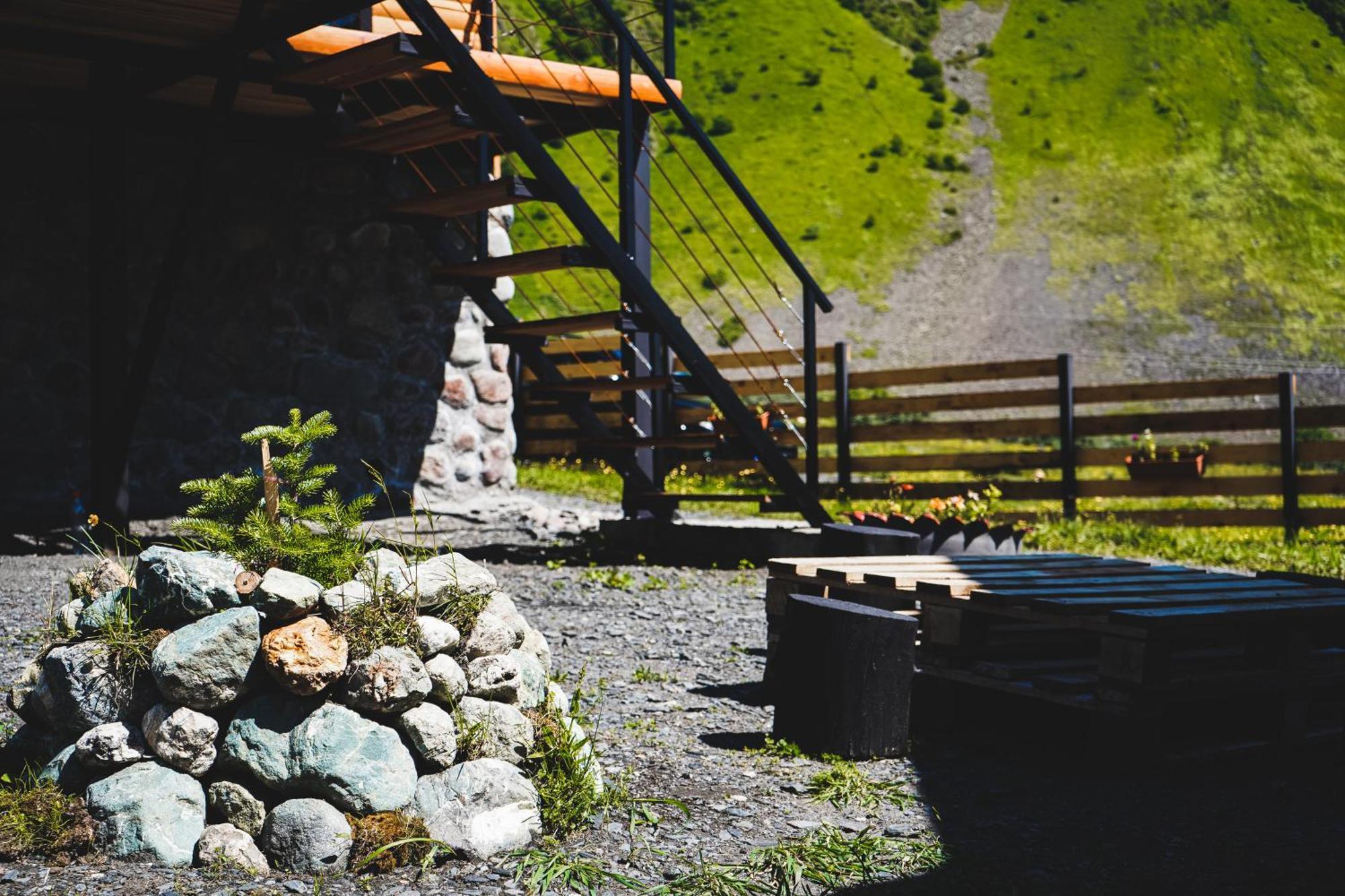 Traveler'S Cottages In Kazbegi المظهر الخارجي الصورة