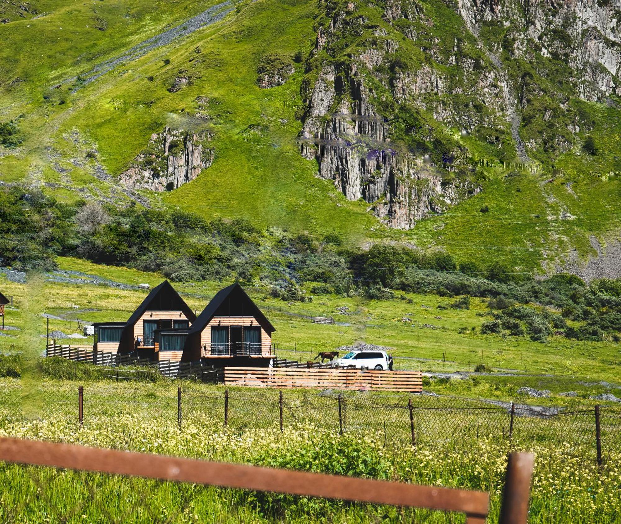 Traveler'S Cottages In Kazbegi المظهر الخارجي الصورة