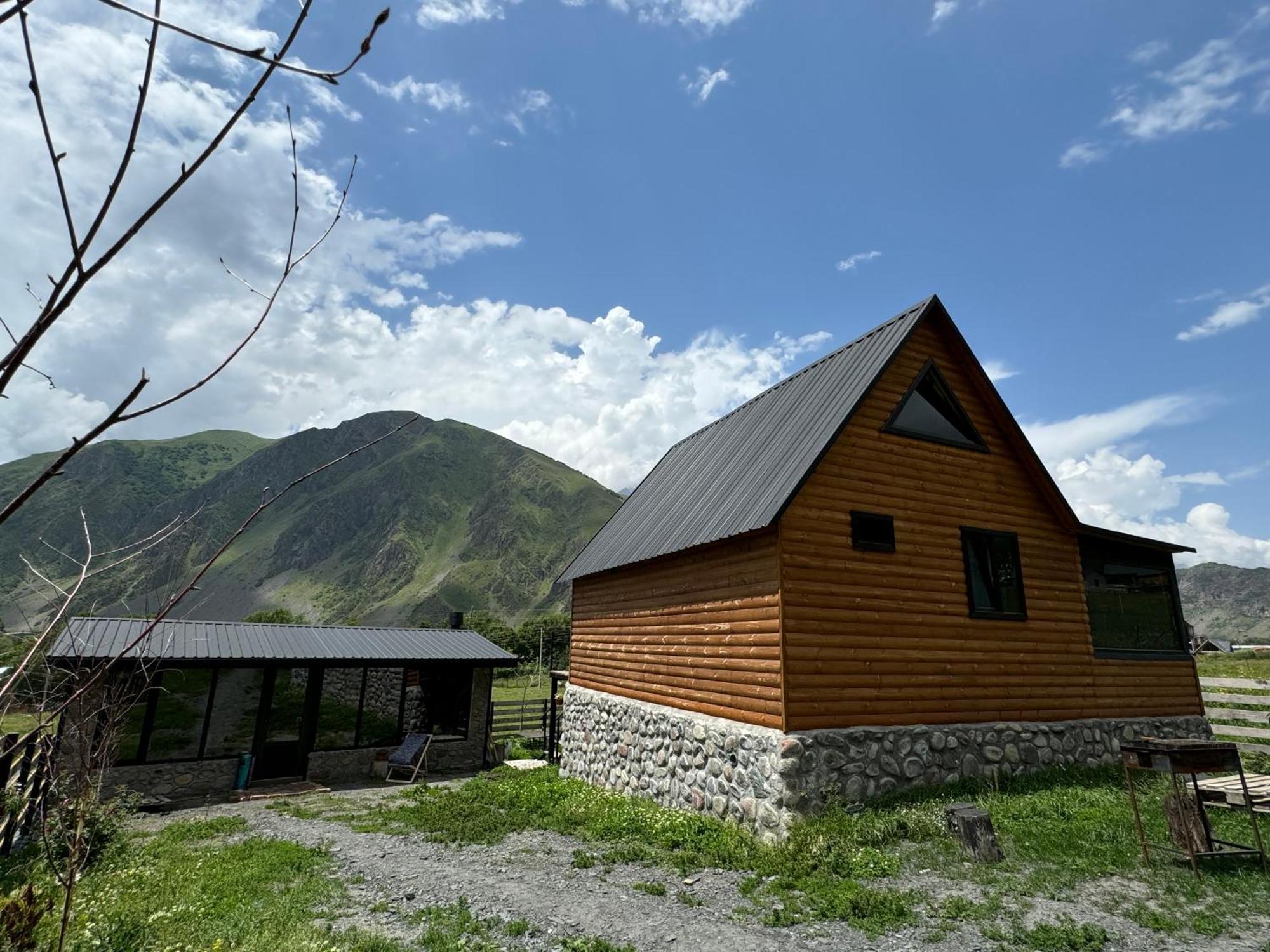 Traveler'S Cottages In Kazbegi المظهر الخارجي الصورة