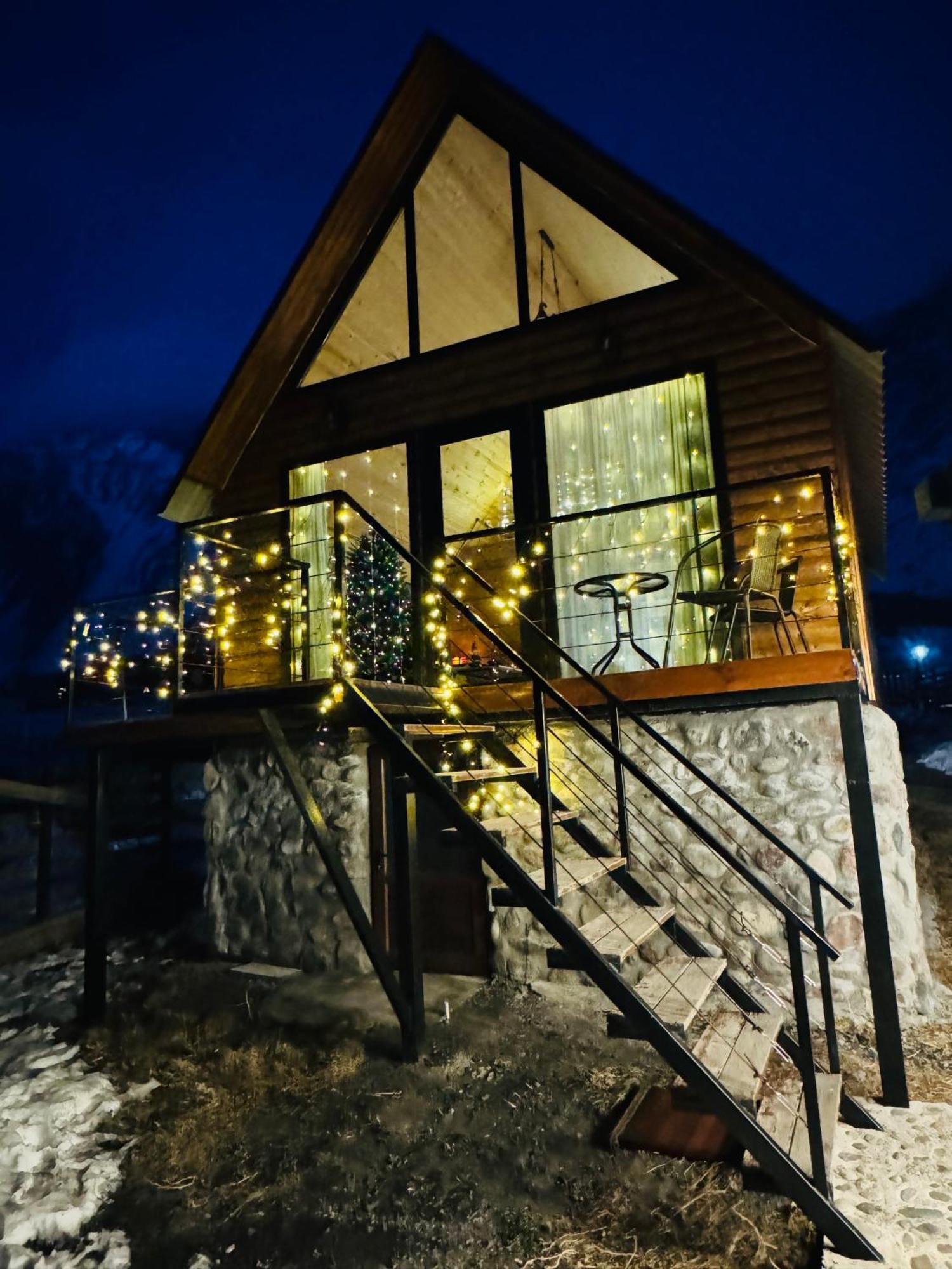 Traveler'S Cottages In Kazbegi المظهر الخارجي الصورة